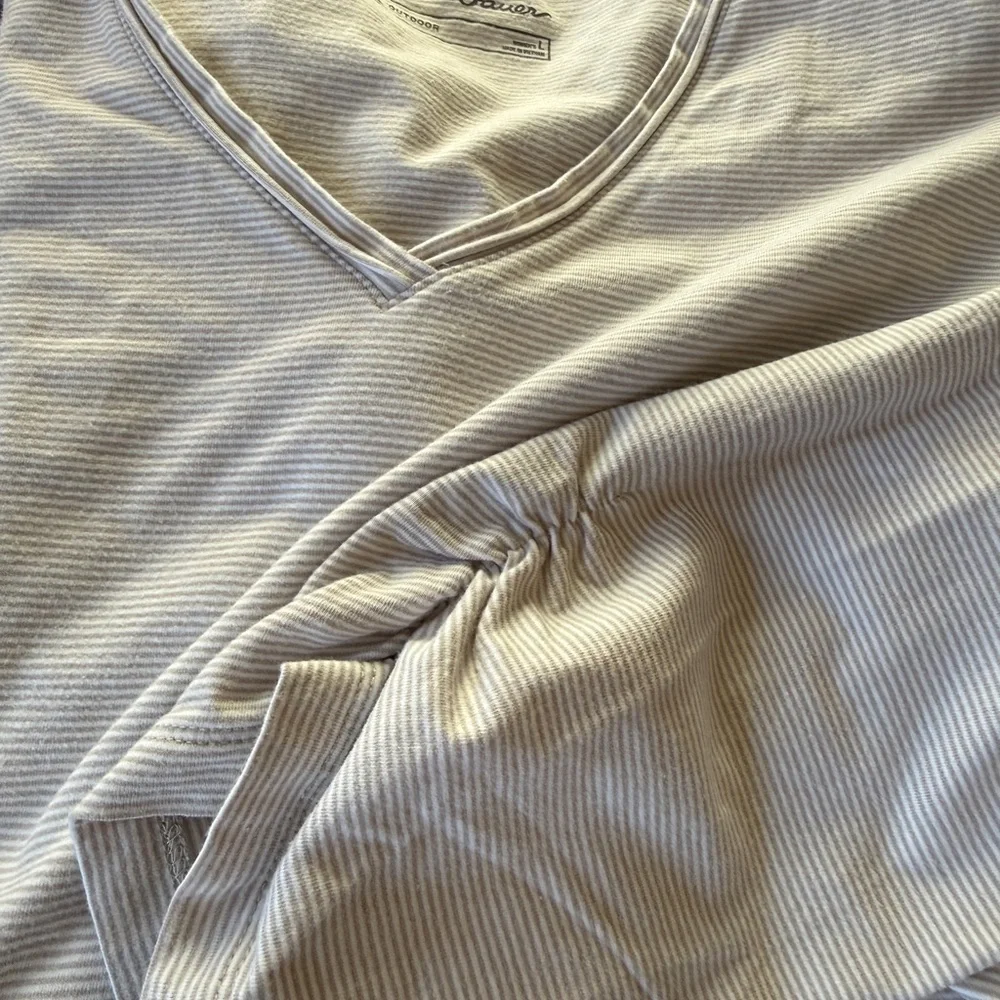 Eddie Bauer women’s set of 4 large shirts - Picture 3 of 15